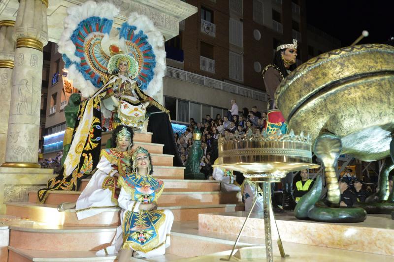 Lorca se tiñe de blanco y azul