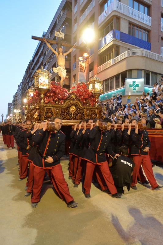 Lorca se tiñe de blanco y azul