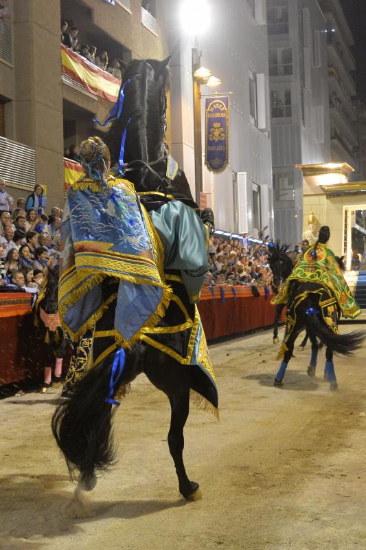Lorca se tiñe de blanco y azul
