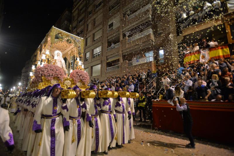Lorca se tiñe de blanco y azul
