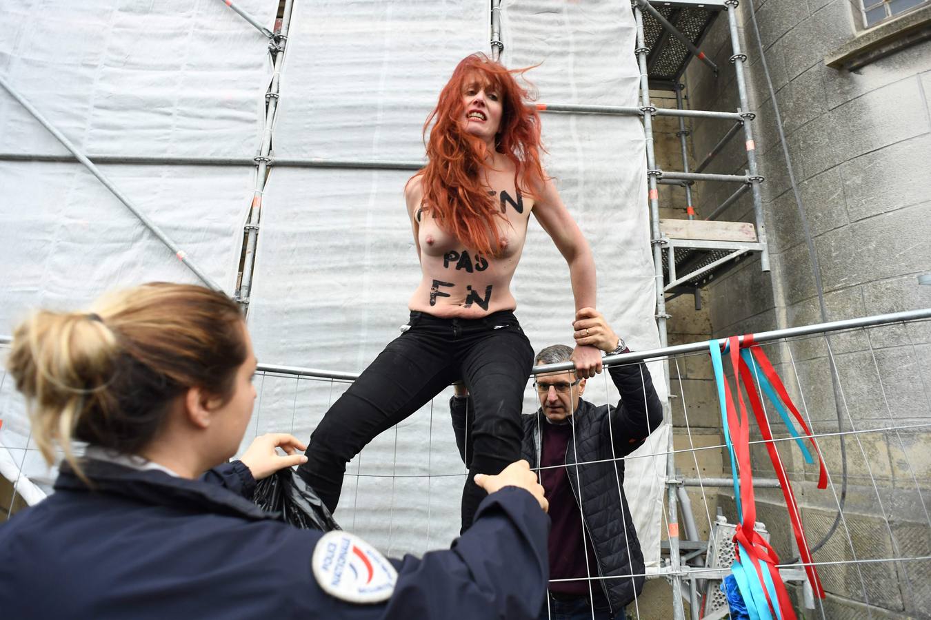 FEMEN vs Marine Le Pen