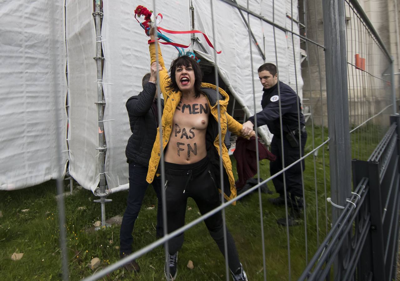 FEMEN vs Marine Le Pen