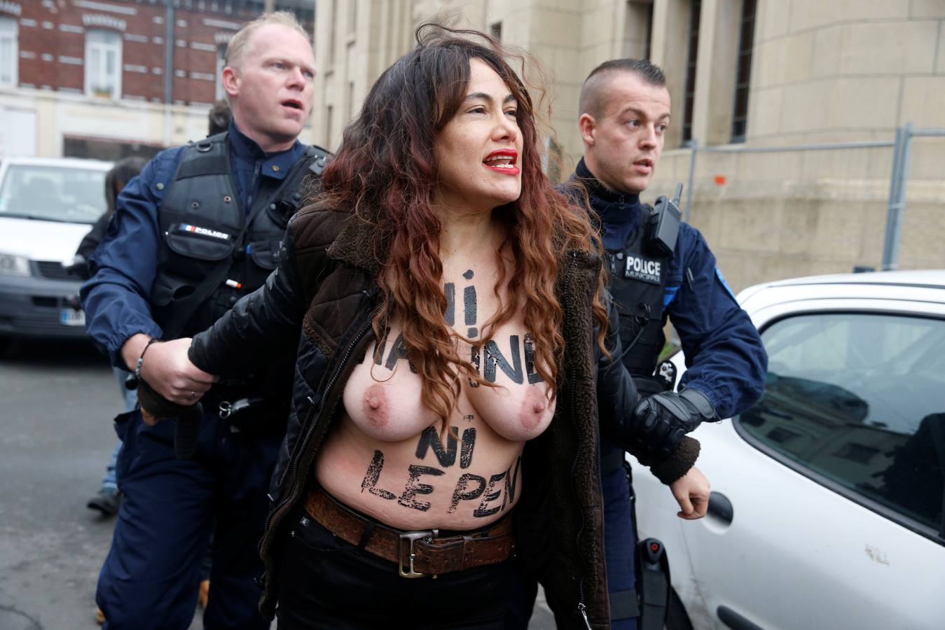 FEMEN vs Marine Le Pen