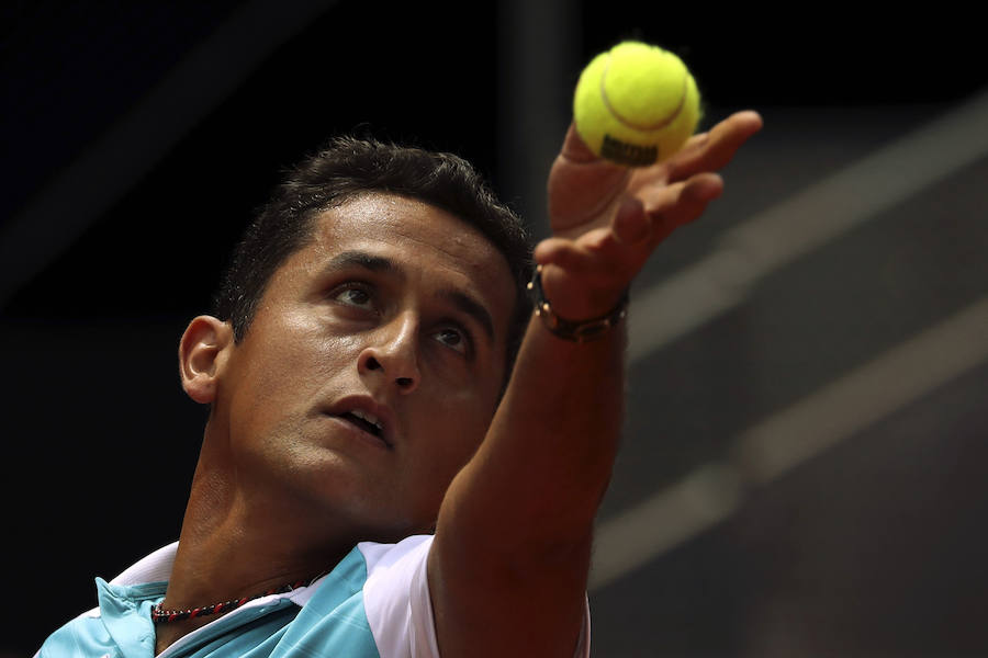 Almagro planta cara a Djokovic