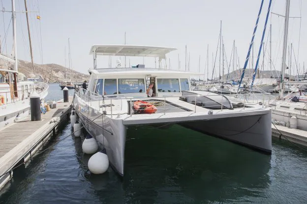 El 'Solarwave 62', atracado en el Yacht Port, en el Muelle de Alfonso XII.