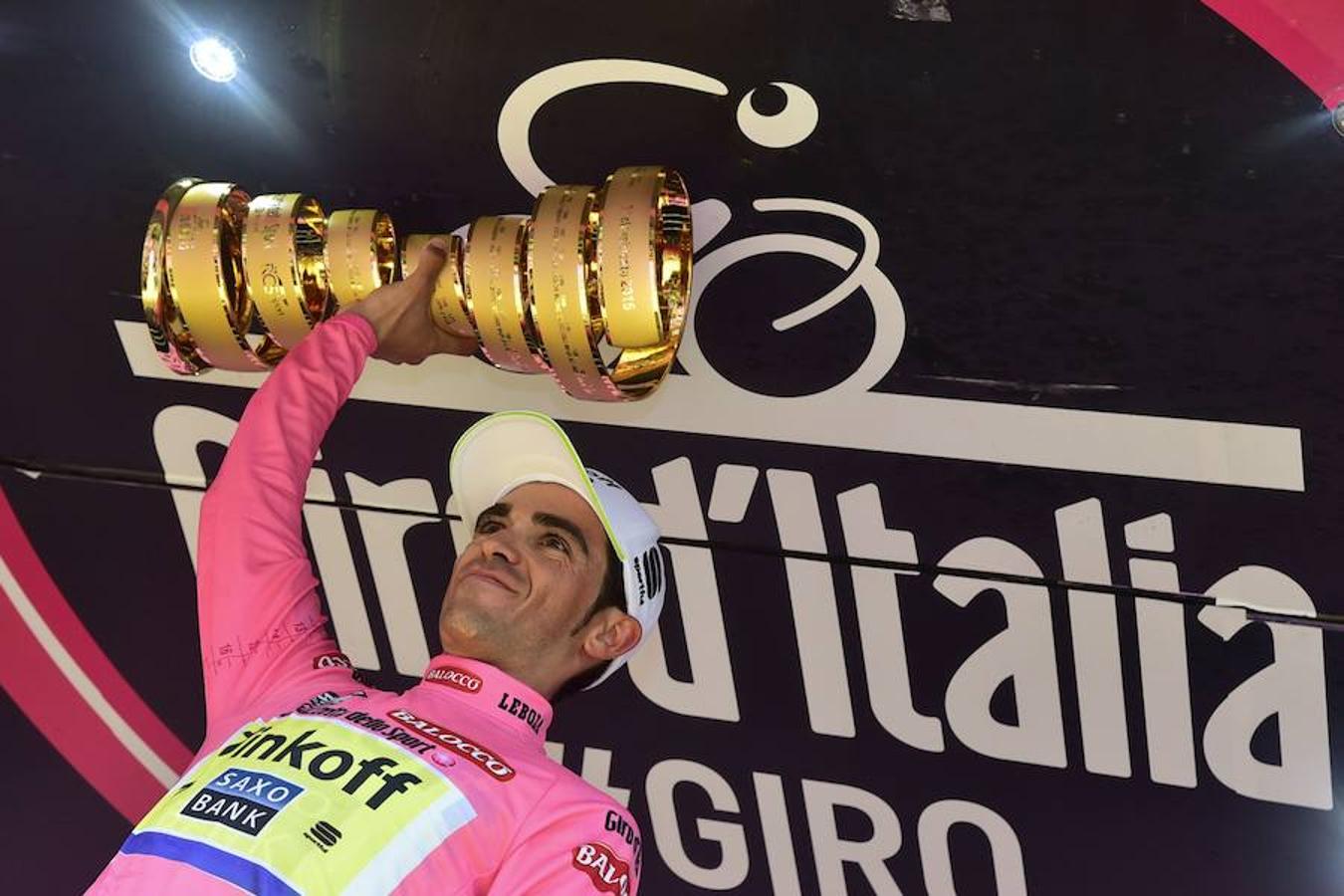 Alberto Contador celebra su victoria en el 'Giro de Italia 2012' 