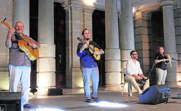 Actuación en Trovalia, el 2 de agosto, ante el Palacio Consistorial de Cartagena. 