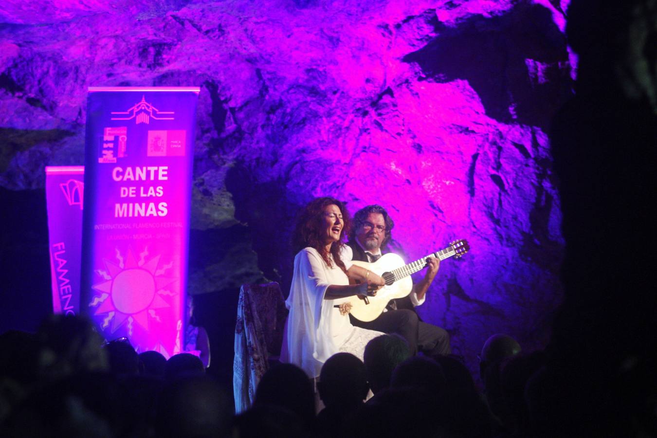 El corazón de la mina Agrupa Vicenta en La Unión fue ayer el escenario del recital de cante que ofreció la ganadora de la última edición del Cante de las Minas. La malagueña Antonia Contreras, Lámpara Minera en 2016, presentó en este entorno privilegiado su debut en solitario, 'La voz vivida'