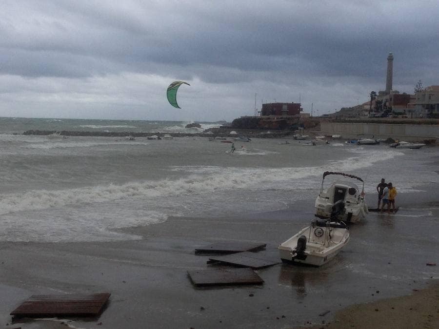 Meteorología desactiva el aviso naranja pero mantiene activa la alerta por lluvias, tormentas y fenómenos costeros.