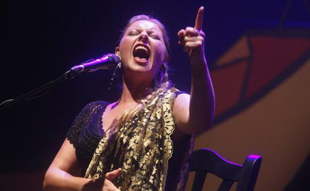 La almeriense Montserrat Pérez, en la primera semifinal del Cante de Las Minas. 