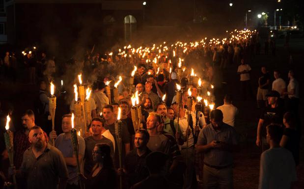 Imagen. Violentos enfrentamientos en Virginia. 