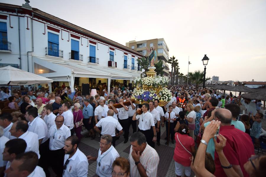Vecinos y veraneantes se vuelcan con las procesiones marítimas en Los Alcázares, Los Nietos y Cabo de Palos.