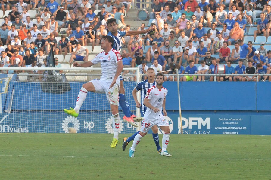 Dos goles de Eugeni y Carlos Martínez dan los tres primeros puntos al conjunto de Curro Torres