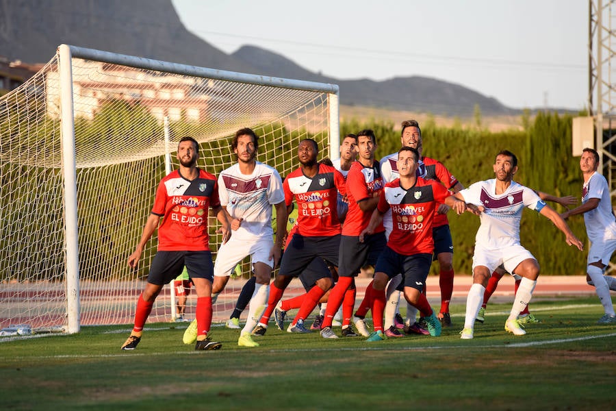 Giafranco, portero de El Ejido, desbarató numerosas ocasioens de gol locales y fue el mejor del partido