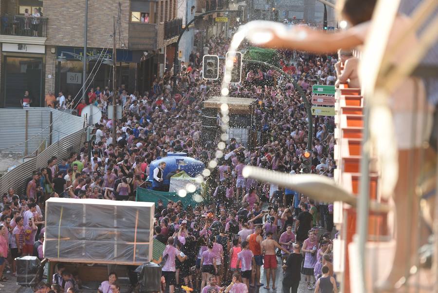 Las veinte peñas participantes repartieron 60.000 litros de caldo entre los asistentes