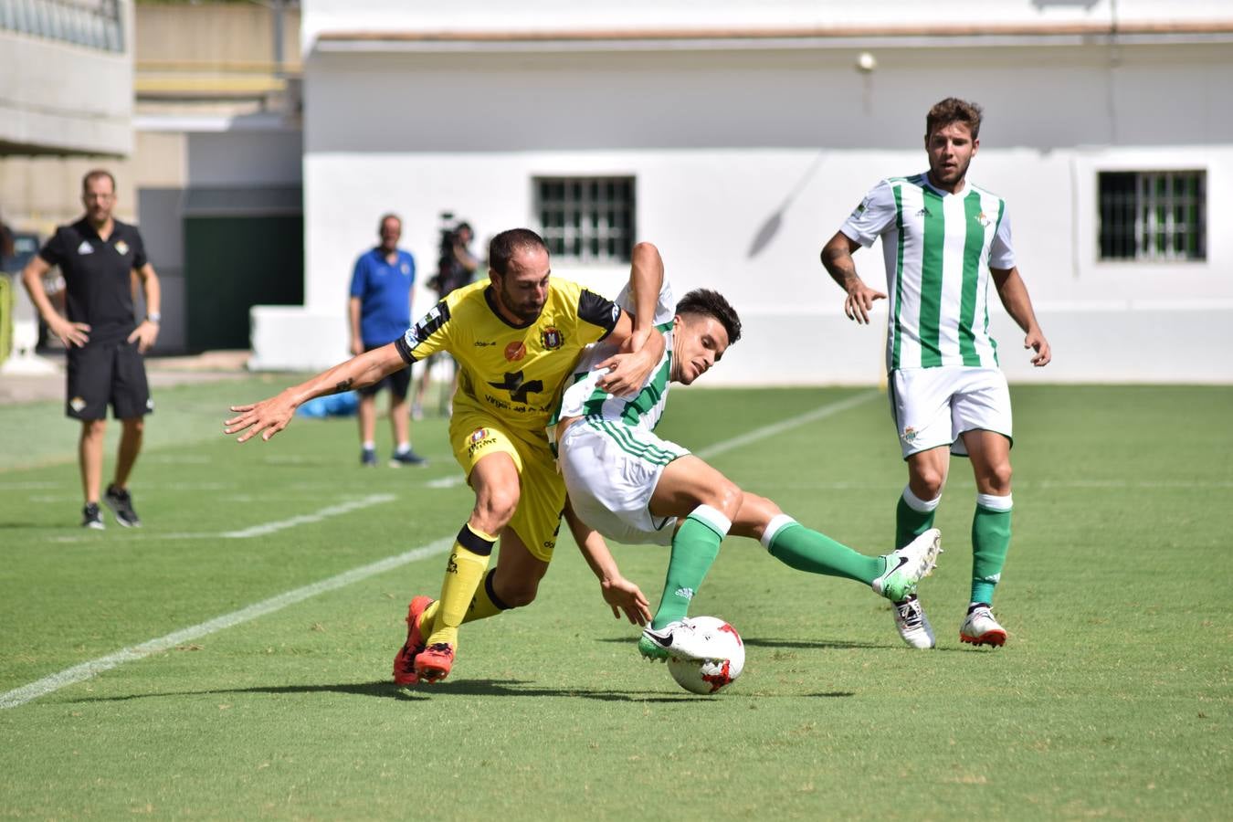 El equipo de Palomeque, que siguió el partido desde la grada, se vino abajo en la segunda mitad de un encuentro que comenzó ganando