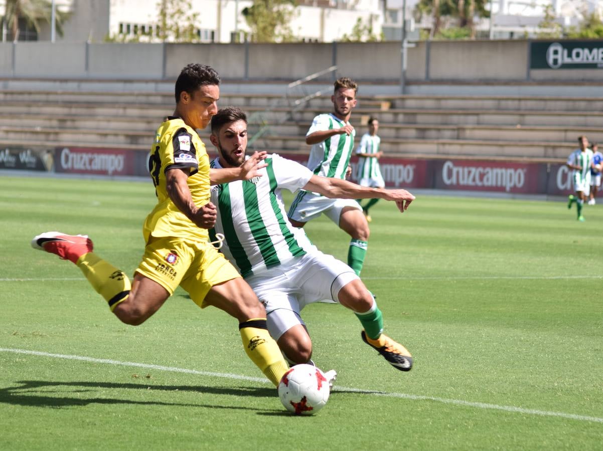 El equipo de Palomeque, que siguió el partido desde la grada, se vino abajo en la segunda mitad de un encuentro que comenzó ganando