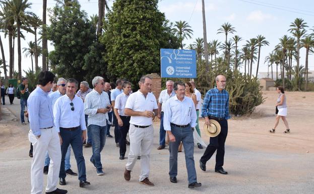 El consejero Jódar visita la finca de prácticas de la Escuela de Ingenieros Agrónomos.