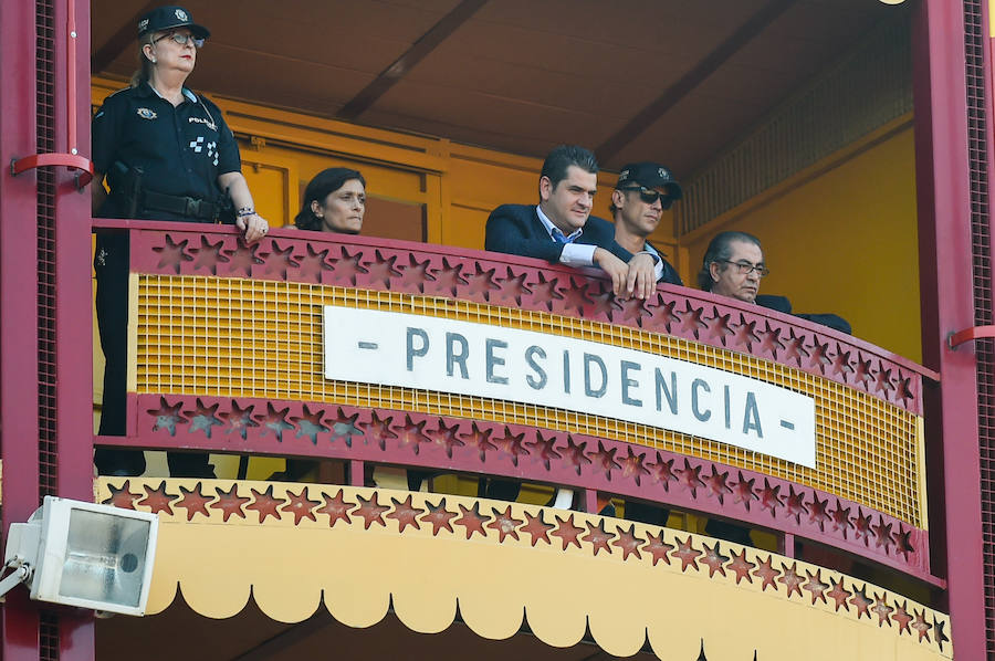 El peruano, que actuó por primera vez en la Región, cortó tres orejas en Cieza y salió a hombros con Ventura.