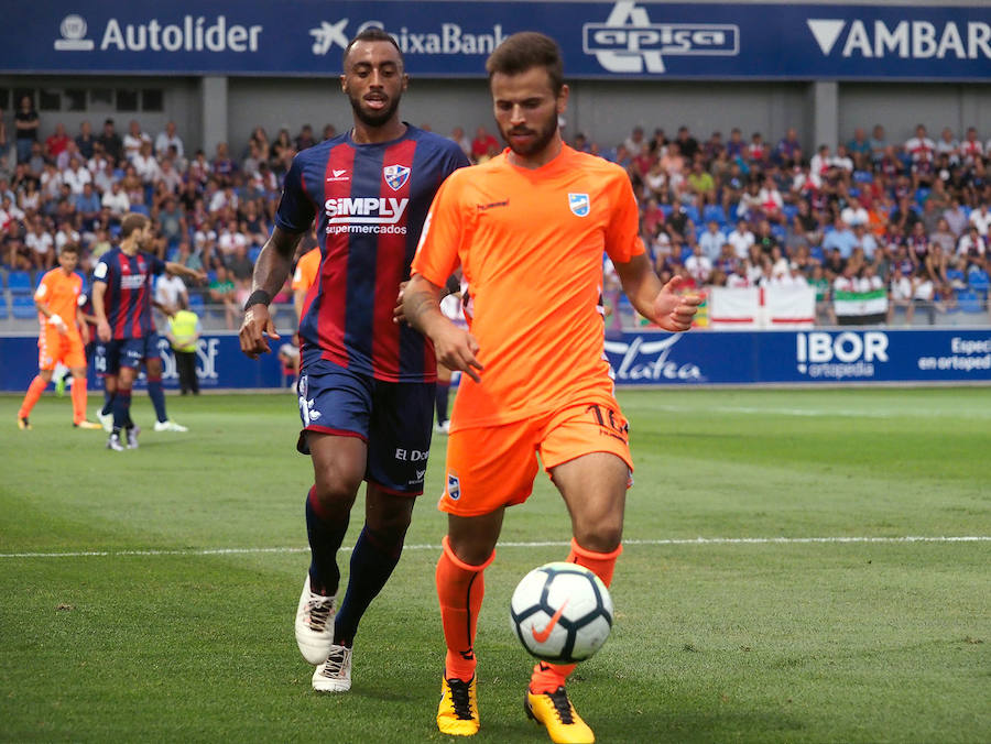 El conjunto entrenado por Curro Torres sufre la primera derrota de la temporada en un partido en el que el Huesca supo aprovechar los errores de los lorquinos