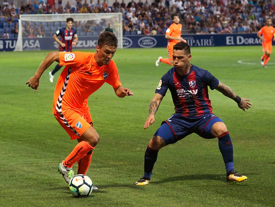 El conjunto entrenado por Curro Torres sufre la primera derrota de la temporada en un partido en el que el Huesca supo aprovechar los errores de los lorquinos