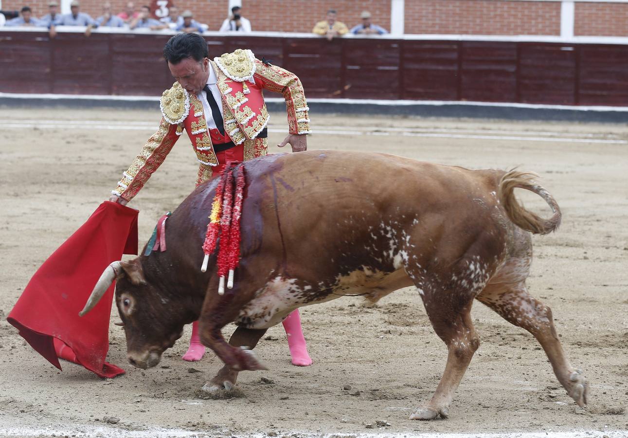 El diestro cartagenero faenó en San Sebastián de los Reyes, una localidad al norte de Madrid donde vivió de niño y aprendió a torea