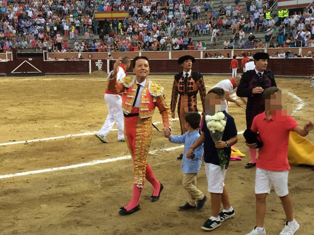 El diestro cartagenero faenó en San Sebastián de los Reyes, una localidad al norte de Madrid donde vivió de niño y aprendió a torea