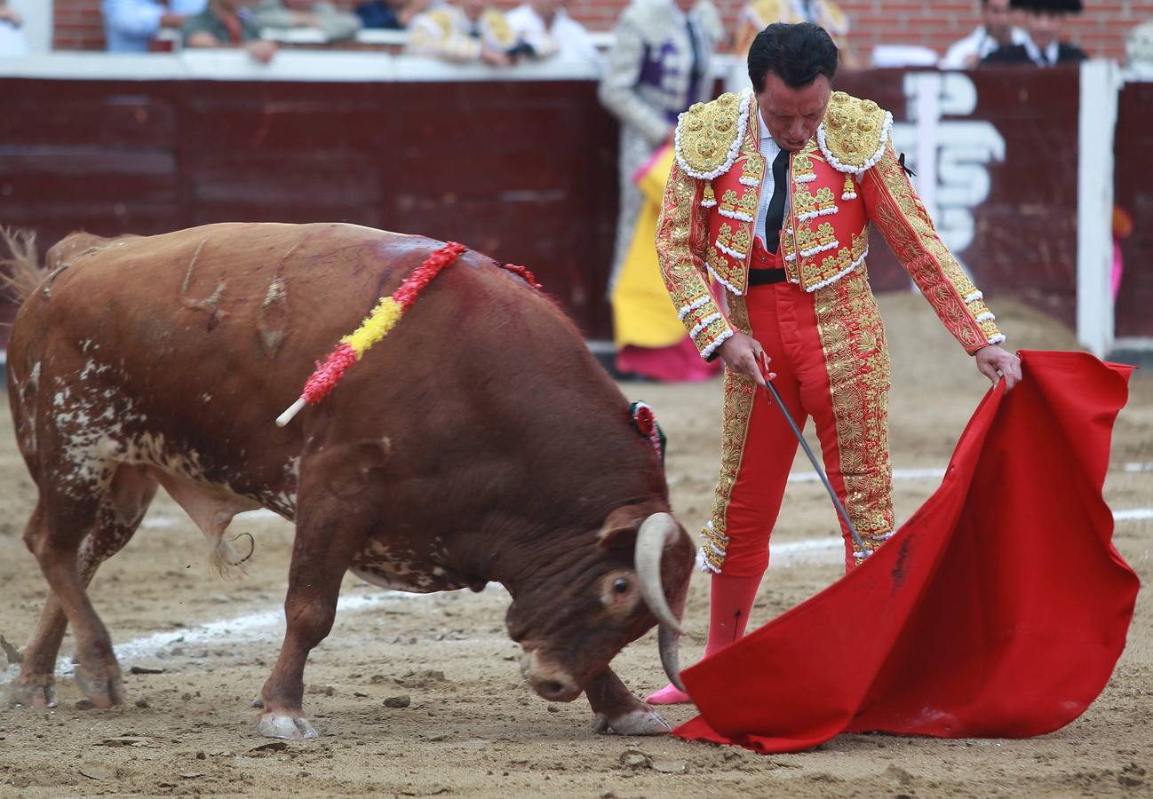 El diestro cartagenero faenó en San Sebastián de los Reyes, una localidad al norte de Madrid donde vivió de niño y aprendió a torea