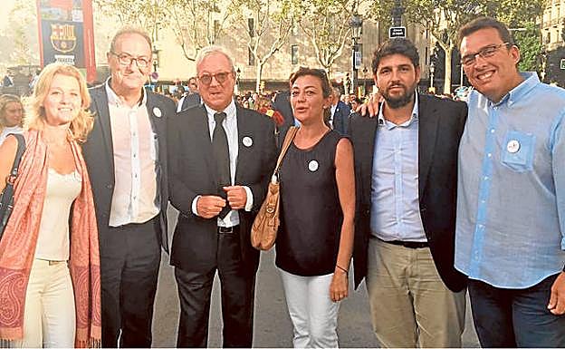 Nuria Guijarro, Pedro José Pérez, Ramón Luis Valcárcel, Severa González, Fernando López Miras y Javier Ruano, ayer en Barcelona.