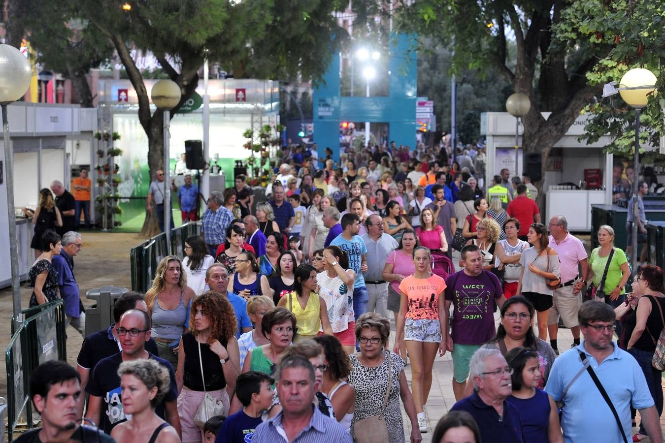 Los grupos folclóricos y peñas aseguran que hay más gente en la ciudad por el mal tiempo de los últimos días y confían en un récord de asistencia