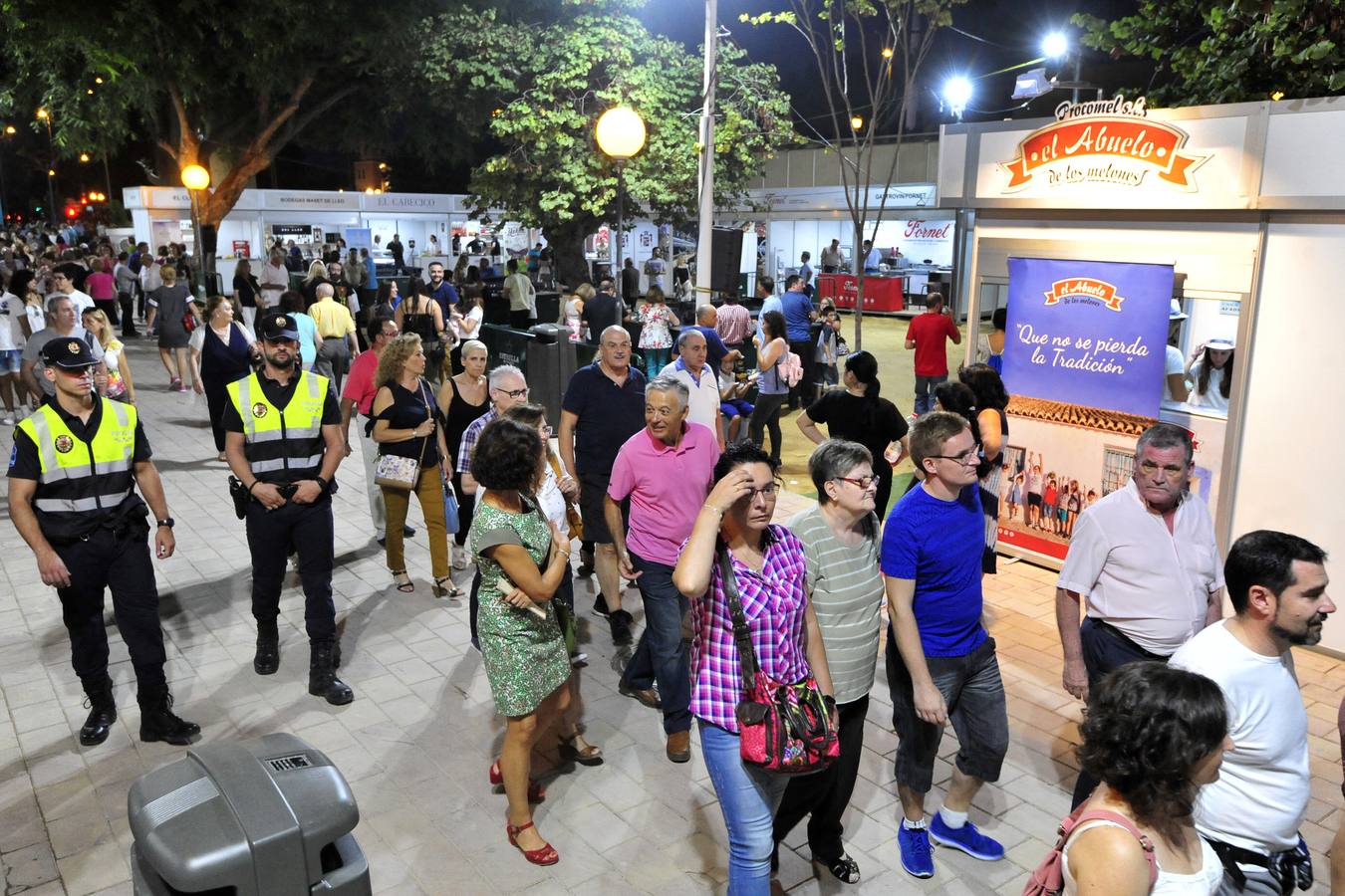 Los grupos folclóricos y peñas aseguran que hay más gente en la ciudad por el mal tiempo de los últimos días y confían en un récord de asistencia