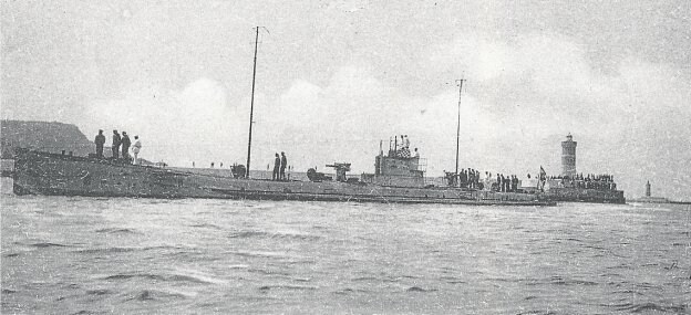 El U-35 entrando al puerto, el 21 de junio.