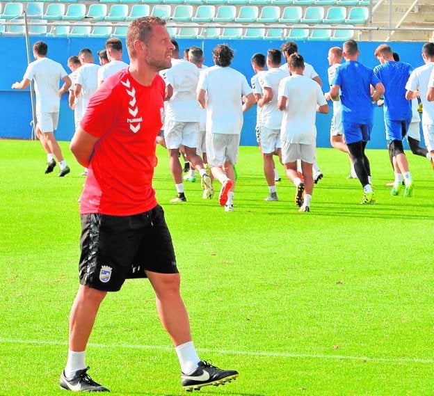 Curro Torres, en un entrenamiento en el Artés Carrasco.