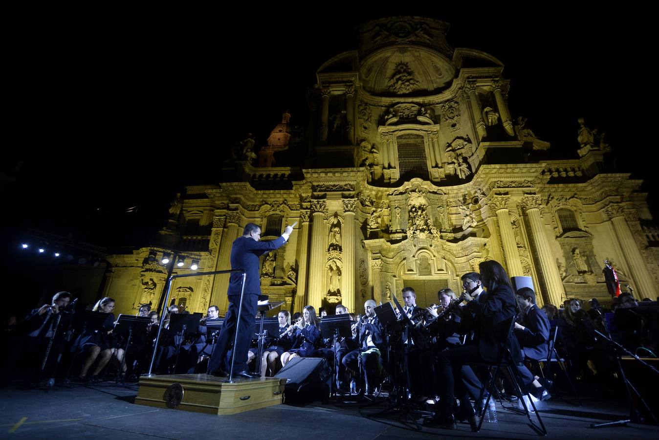 La plaza de Belluga fue el punto de encuentro de la Murcia de Alfonso X con la ciudad del siglo XXI, con numerosas referencias a autores e instrumentos