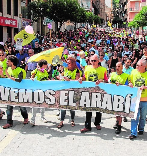 Cabecera de la marcha que ayer recorrió las calles de Yecla.