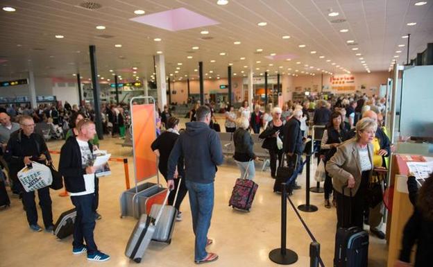 Terminal de salida de pasajeros del aeropuerto de San Javier.