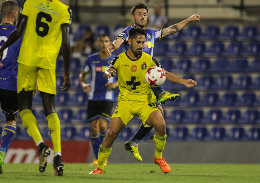 En un partido que acabó en la prórroga con diez jugadores en ambos equipos, el Hércules evidenció la estrechez de la plantilla de Palomeque, que realizó un esfuerzo mayúsculo para llevar el partido a la prórroga