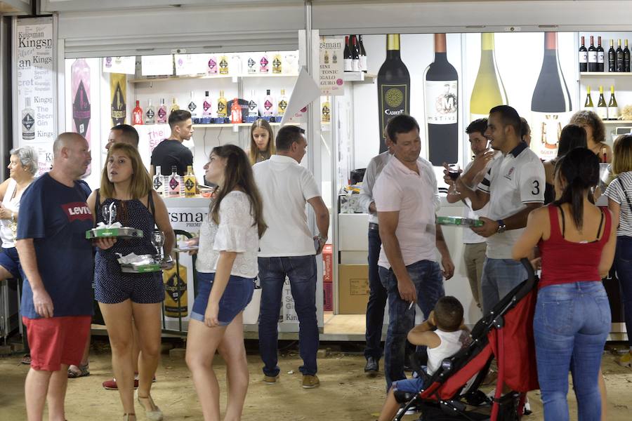 El certamen, instalado en los jardines del Malecón, junto a Los Huertos, cuenta con la presencia de 50 restaurantes y bodegas