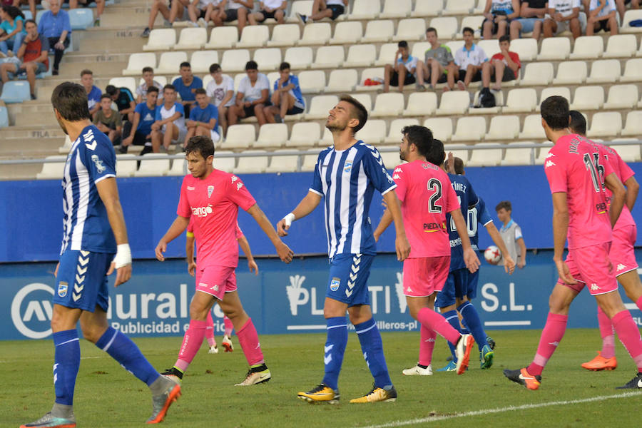 Una pobre versión del equipo de Curro Torres apenas pudo competir con el Córdoba