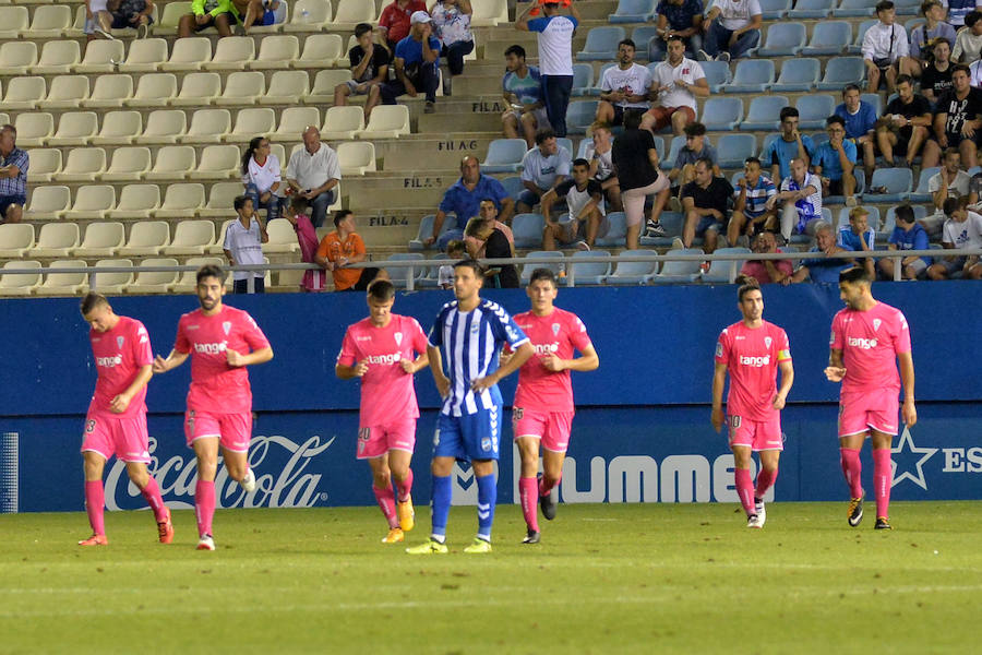 Una pobre versión del equipo de Curro Torres apenas pudo competir con el Córdoba