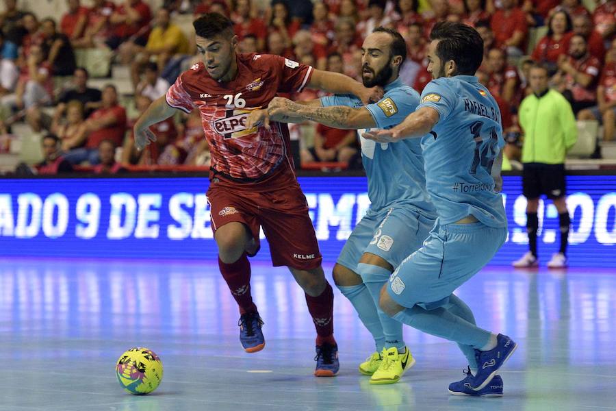 Después de aguantar el tipo durante 35 minutos, el conjunto charcutero encaja tres goles en los últimos instantes y pierde casi todas sus aspiraciones a conquistar la Supercopa de España