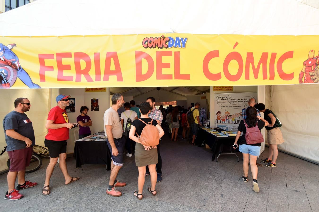 Decenas de ilustradores se dan cita en los talleres de dibujo y exposiciones de la primera edición del 'Cómic Day'