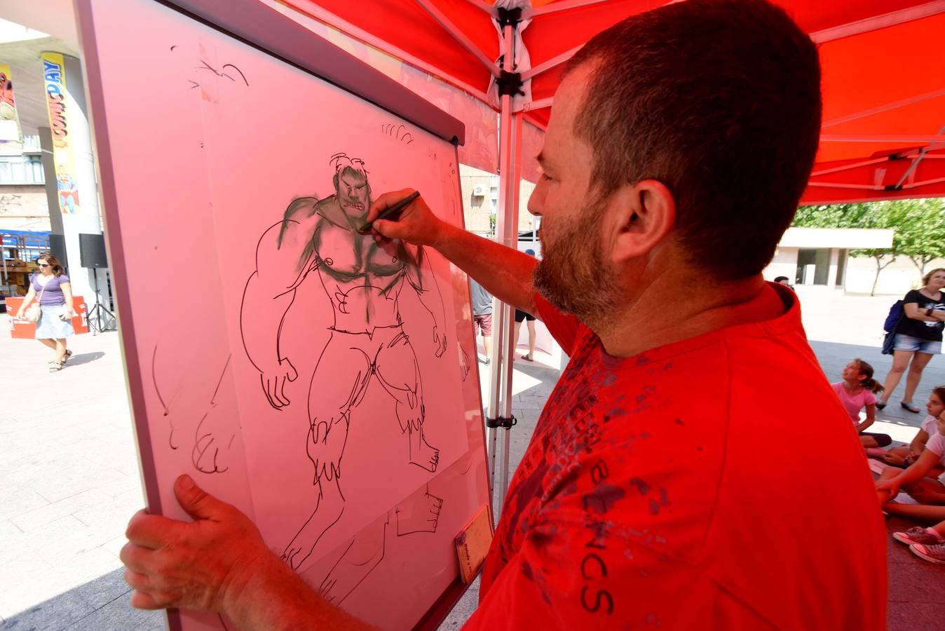 Decenas de ilustradores se dan cita en los talleres de dibujo y exposiciones de la primera edición del 'Cómic Day'