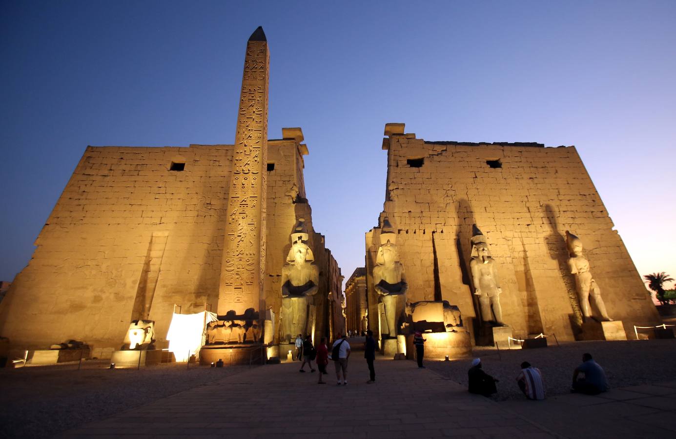 El templo egipcio de Luxor fue construido esencialmente bajo las dinastías XVIII y XIX egipcias. 