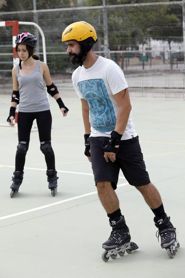 El club de patinaje M-Urban organiza, dentro de la programación de la Feria, una jornada de iniciación en el IES El Carmen, junto al Cuartel de Artillería