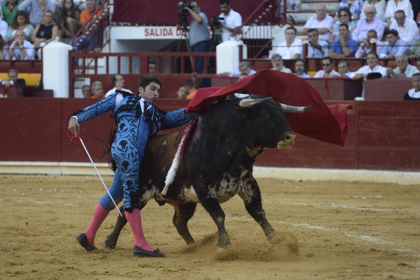 El diestro sale por la puerta grande de La Condomina en la segunda corrida de la Feria Taurina de Murcia