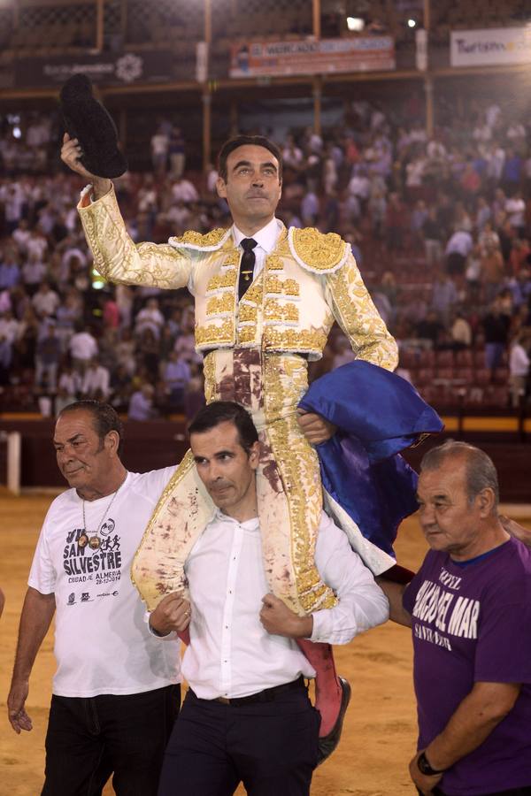 El diestro sale por la puerta grande de La Condomina en la segunda corrida de la Feria Taurina de Murcia