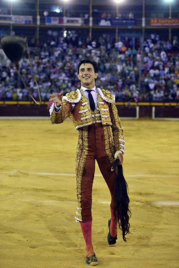 Roca Rey corta un rabo y abre la puerta grande junto a El Fandi y Talavante