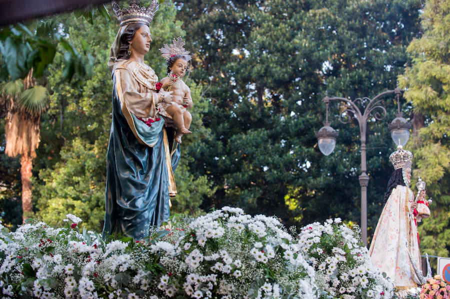 Cientos de miles de murcianos acompañan a la Morenica en el camino a su santuario.