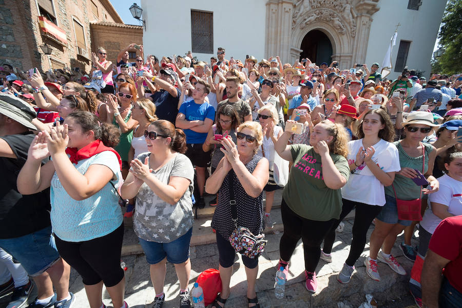 Una multitud arropa a la Patrona en una romería histórica.